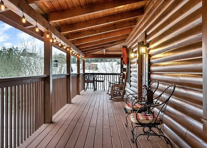Cabin With New Hot Tub, Near Dollywood .2Bd.2Ba.Sleeps6.Bbq