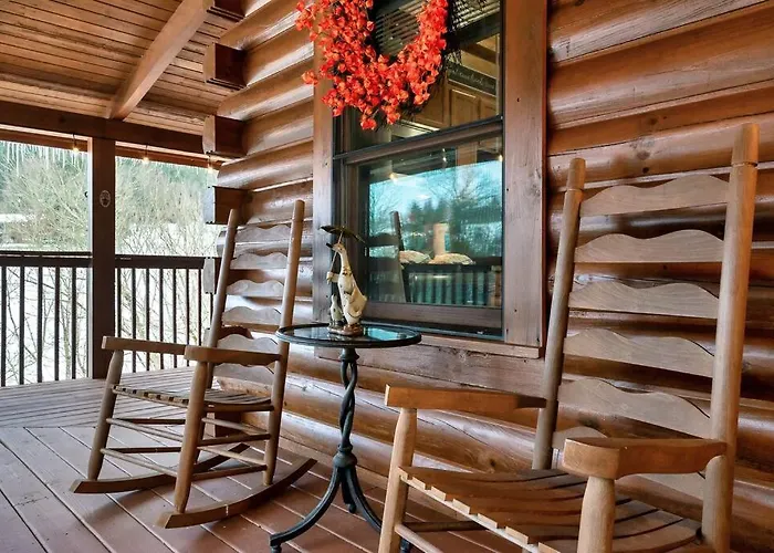 Cabin With New Hot Tub, Near Dollywood .2Bd.2Ba.Sleeps6.Bbq