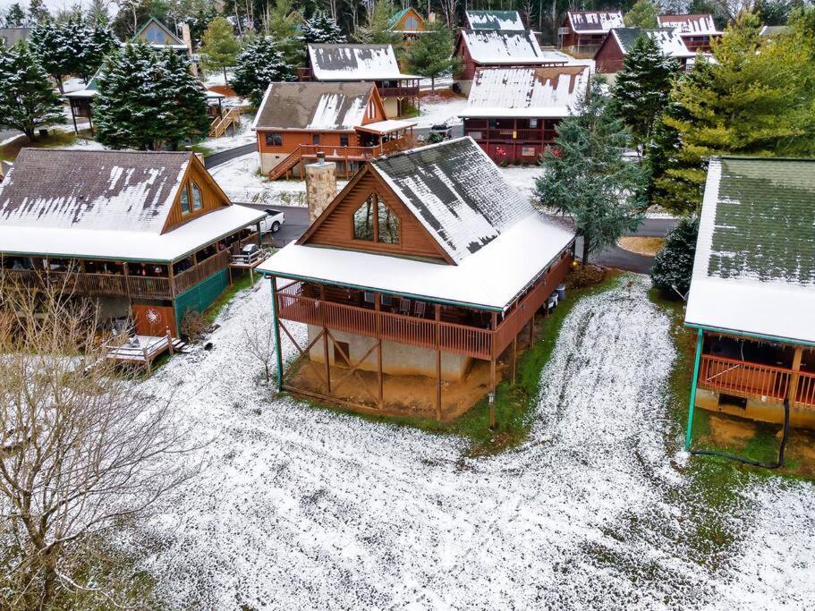 With New Hot Tub, Near Dollywood .2bd.2ba.sleeps6.bbq Hébergement de vacances *