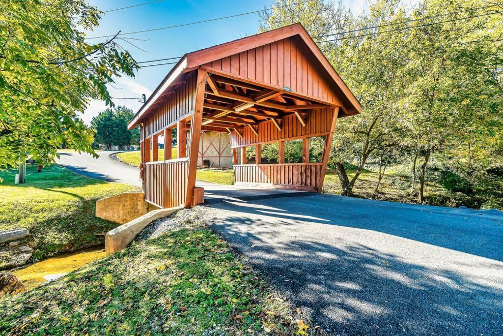 Hébergement de vacances With New Hot Tub, Near Dollywood .2bd.2ba.sleeps6.bbq *