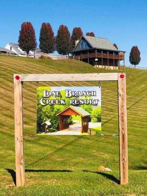 With New Hot Tub, Near Dollywood .2bd.2ba.sleeps6.bbq Hébergement de vacances *
