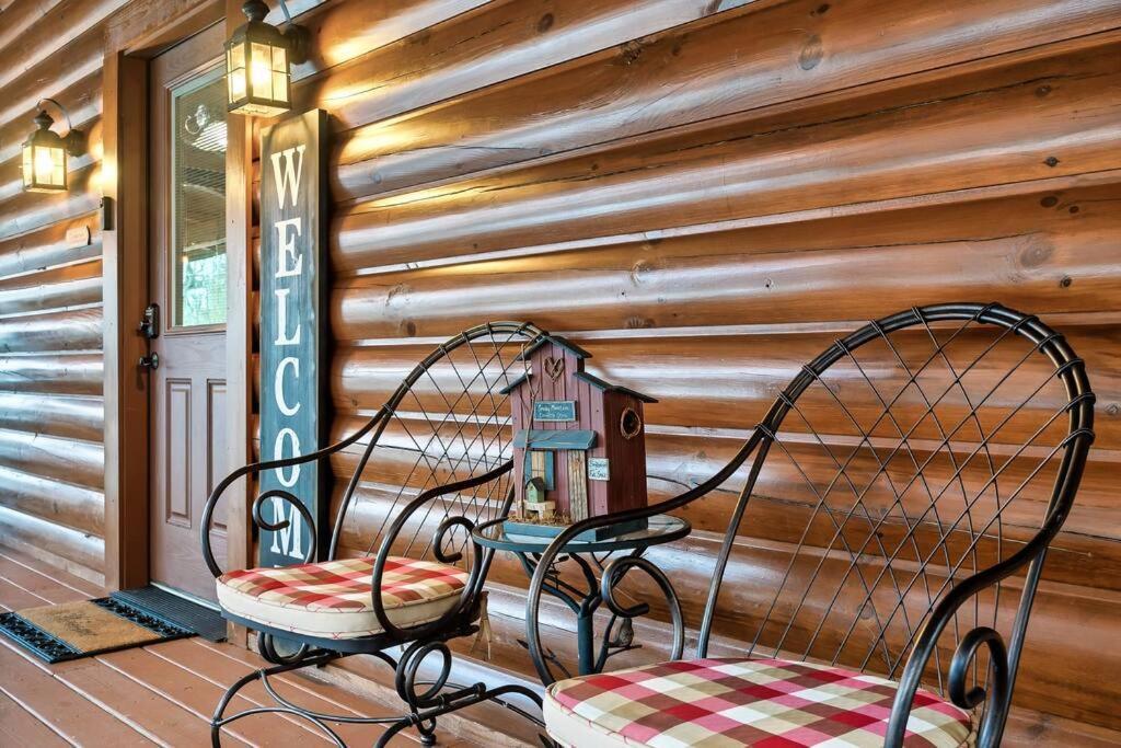 With New Hot Tub, Near Dollywood .2bd.2ba.sleeps6.bbq *