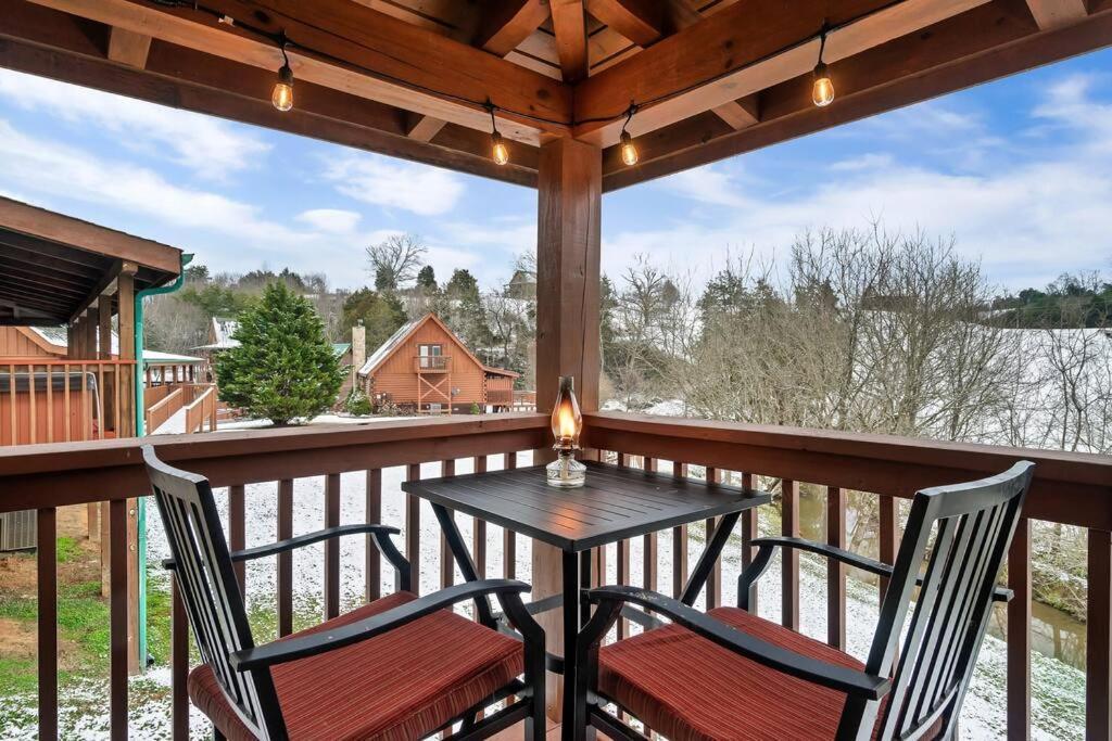 Hébergement de vacances With New Hot Tub, Near Dollywood .2bd.2ba.sleeps6.bbq Sevierville