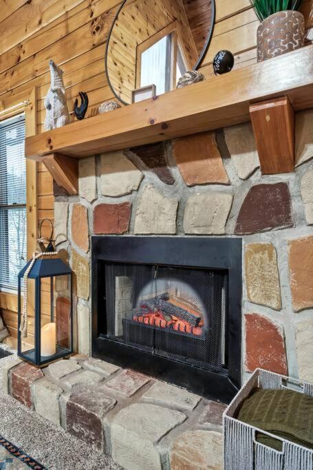 Hébergement de vacances With New Hot Tub, Near Dollywood .2bd.2ba.sleeps6.bbq *
