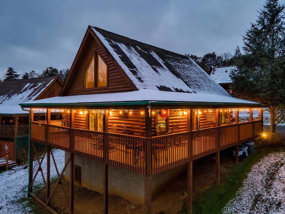 Casa vacanze With New Hot Tub, Near Dollywood .2bd.2ba.sleeps6.bbq *