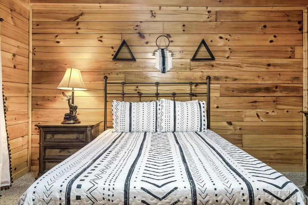 Hébergement de vacances With New Hot Tub, Near Dollywood .2bd.2ba.sleeps6.bbq